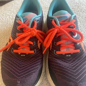 Saucony Triumph 18  Sneakers size 8.5 Like new, PWRRUN+, Women’s, S10595-25